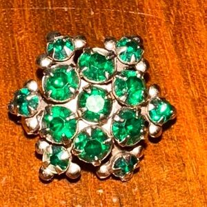 Vintage 50s/60s Small Gold Tone & Green Rhinestone Round Brooch